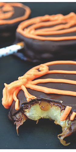 CHOCOLATE & CARAMEL DIPPED APPLE SLICES